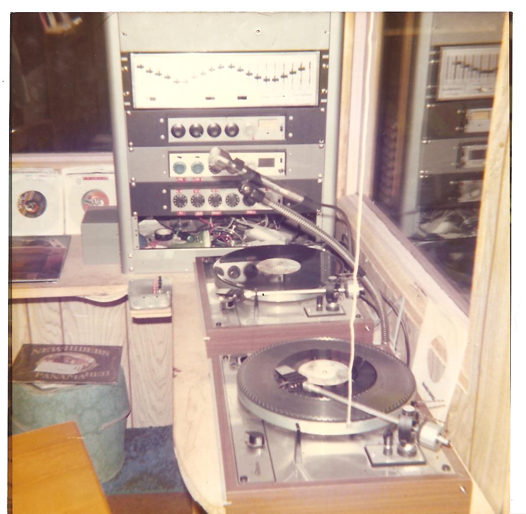 turn tables at the bar/night club